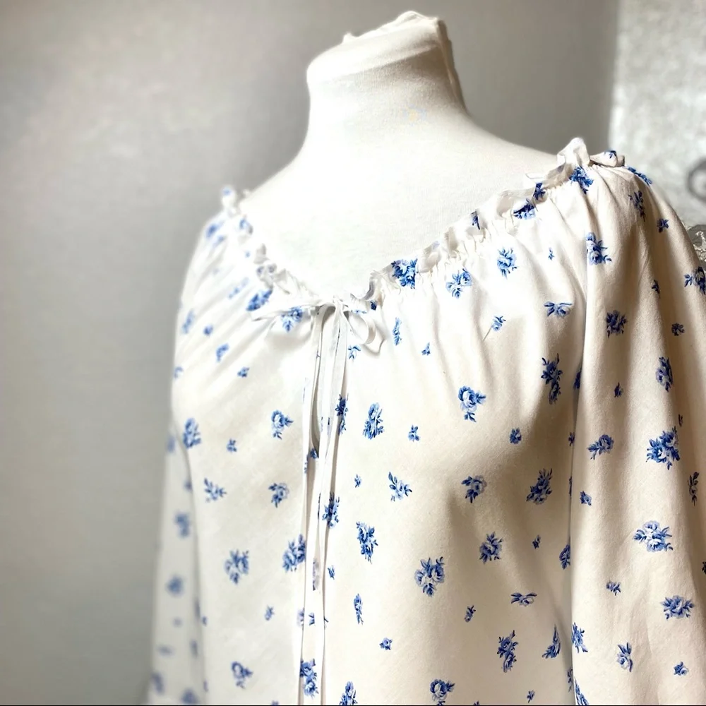 Vintage Victoriaโs Secret Blue Rose Print Bell Sleeve Chemise Nightgown
Size M - Picture 3 of 9